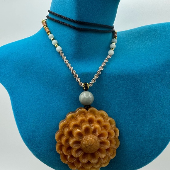 Xiu Yan Jade Crysanthamum Pendant Necklace on Woven Adjustable Nylon Rope - Picture 2 of 9